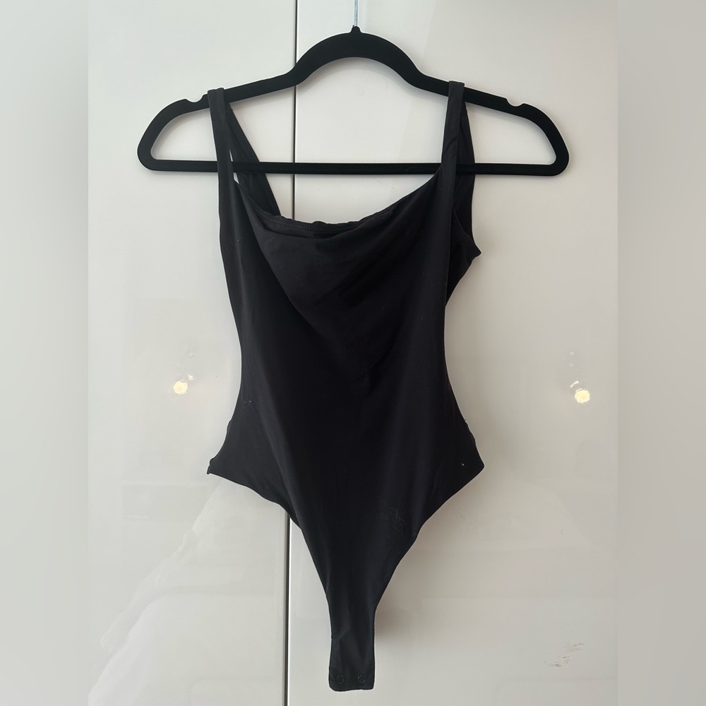 Skims XS fits everybody square neck body suit